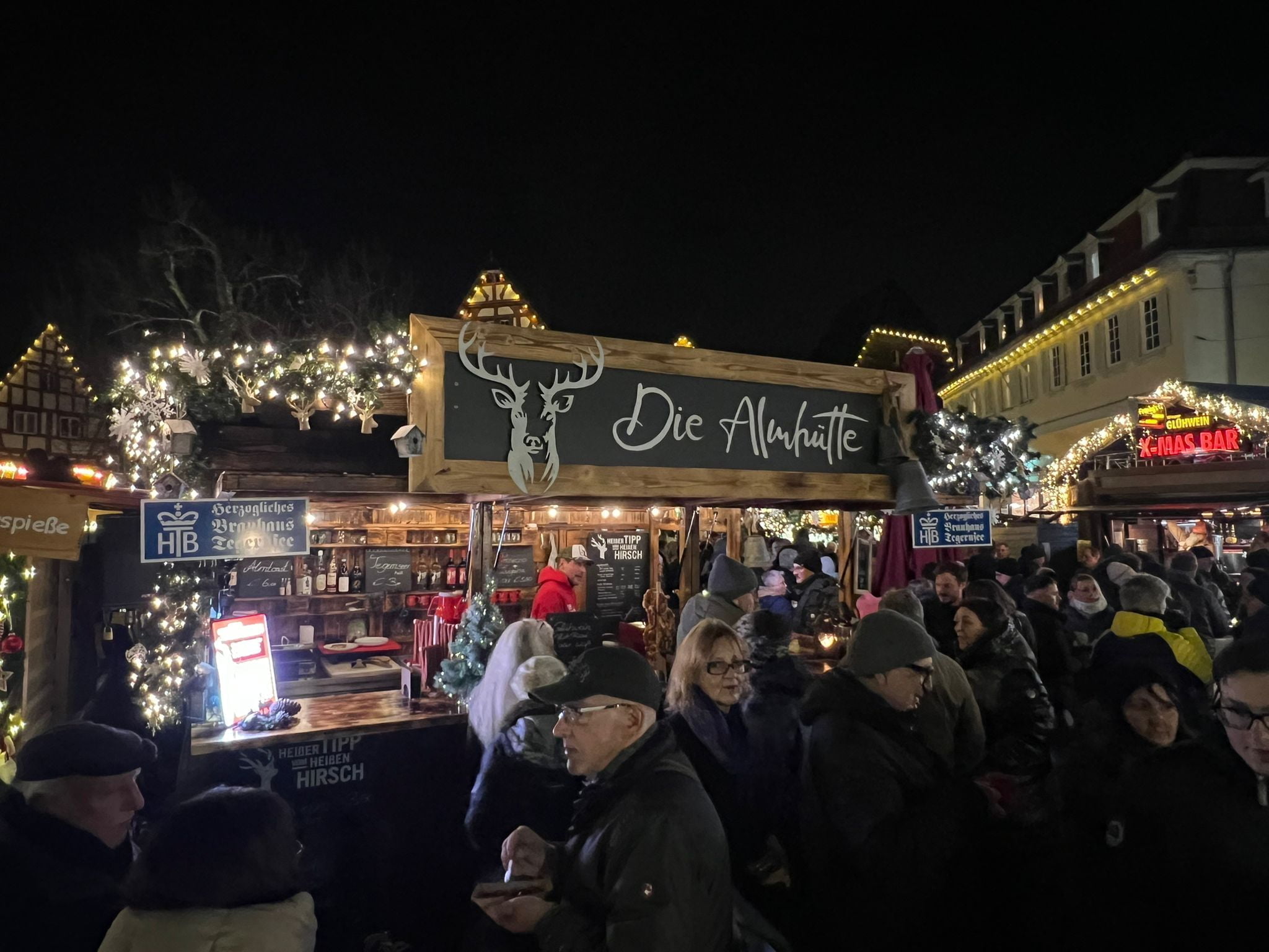 Die Almhütte im Winter – gemütliche Atmosphäre